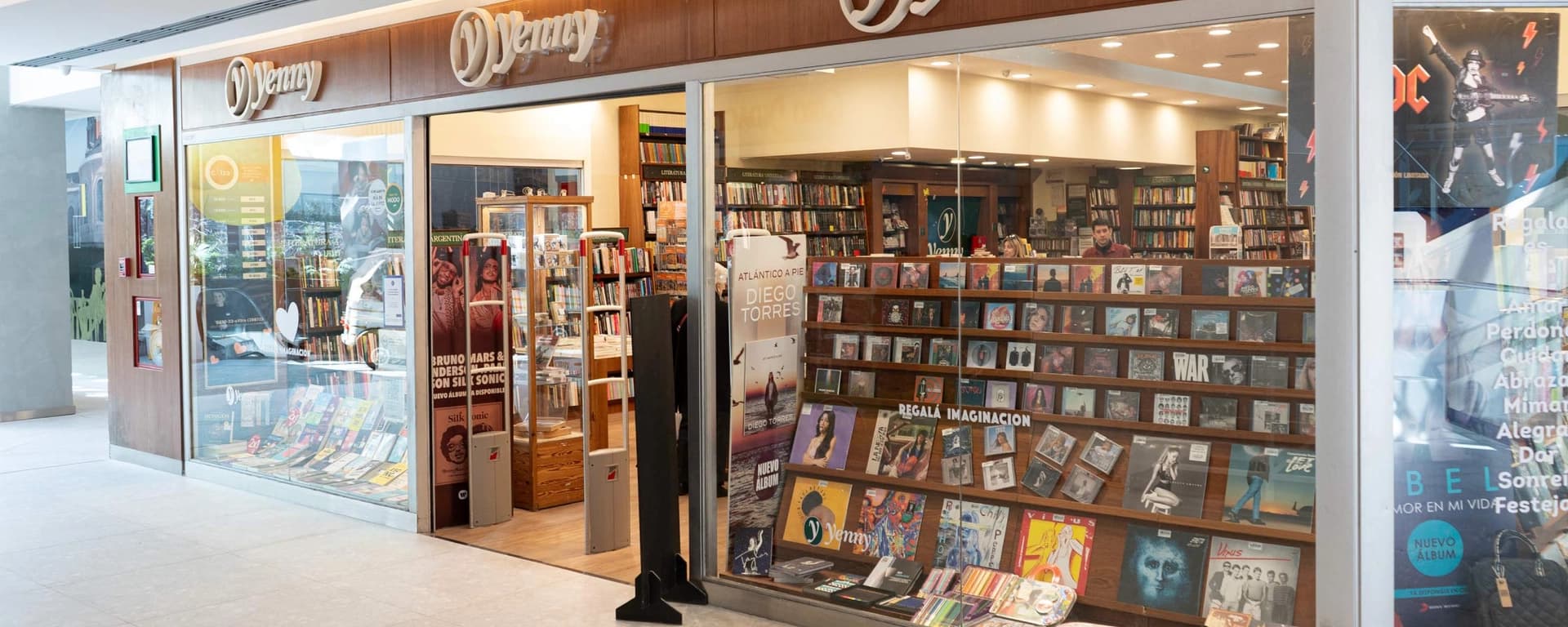 Yenny El Solar Shopping